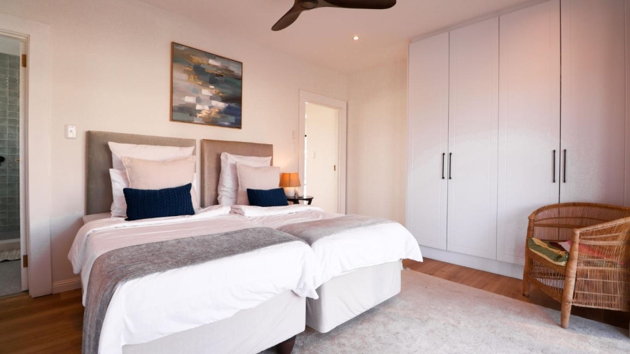 6 Bedroom Property for Sale in Whale Rock Heights Western Cape